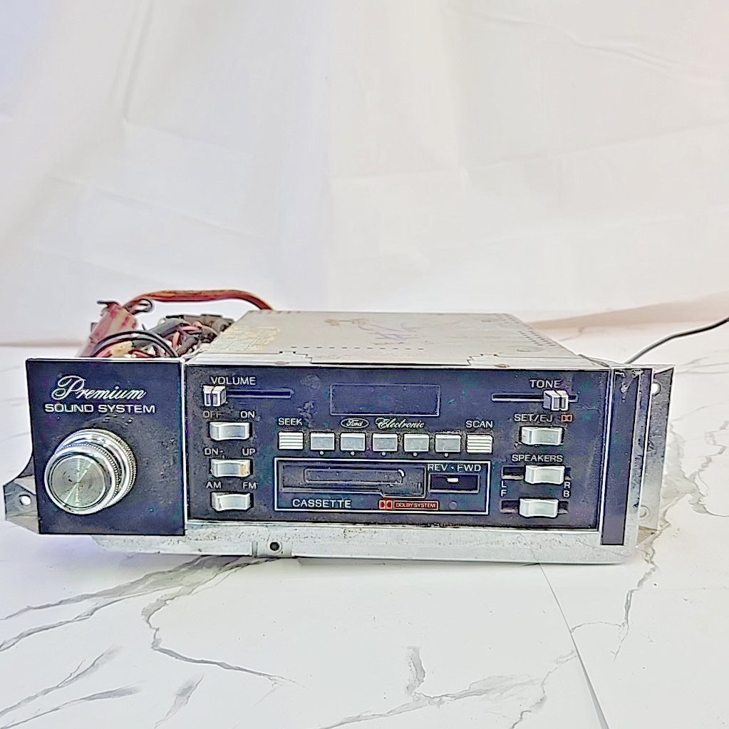1980-1983 Lincoln Premium Sound System OEM AM FM Radio Cassette Player For Parts