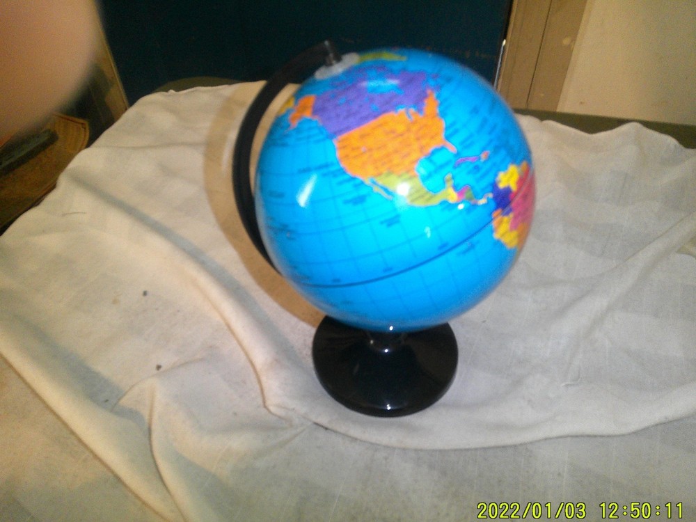 SMALL TABLE TOP WORLD GLOBE
