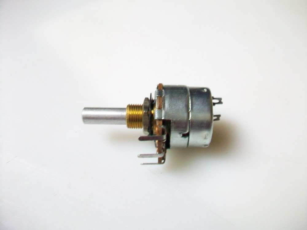 CLAROSTAT 5K OHM LINEAR TAPER POTENTIOMETER  W/ SWITCH - 1/2" SHAFT WITH SWITCH