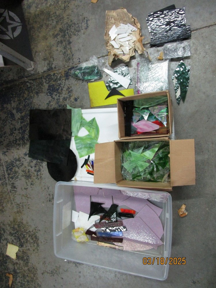 25lbd Stained & Cear Glass Lot