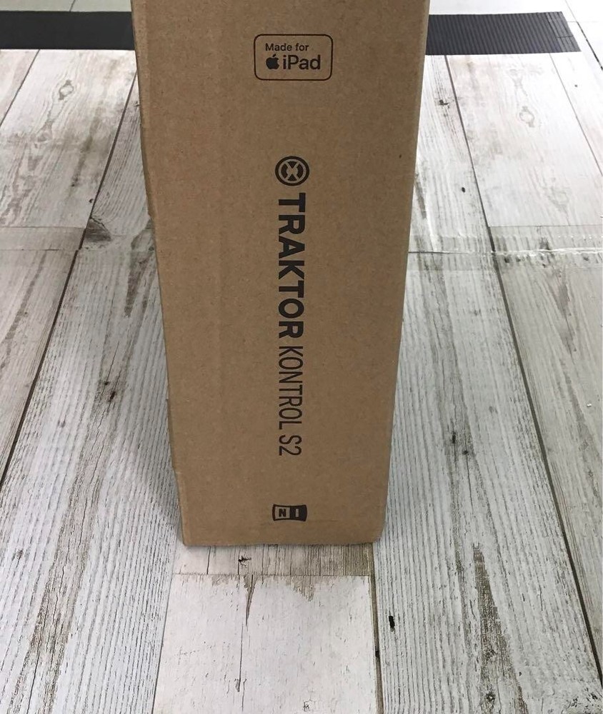 Native Instruments TRAKTOR KONTROL S2 MK3 Digital DJ Controller Black Tabletop