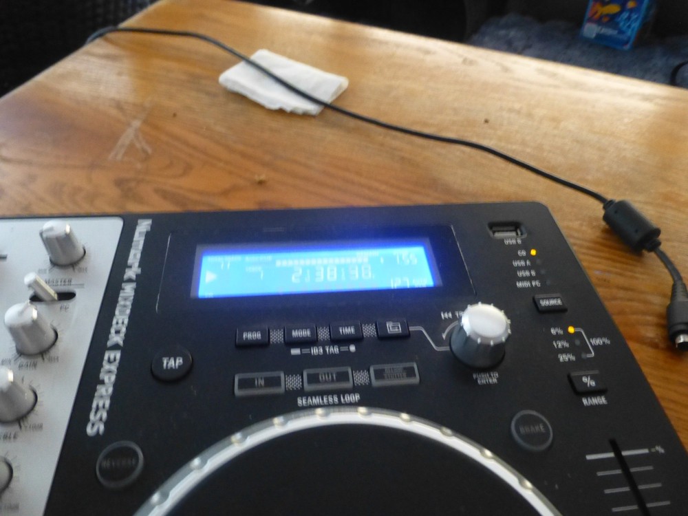 Numark Mixdeck Express Double Deck DJ Controller, USB, CD, MP3, Filter