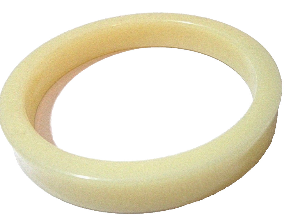 PALE YELLOW PASTEL TONE PLASTIC BANGLE BRACELET