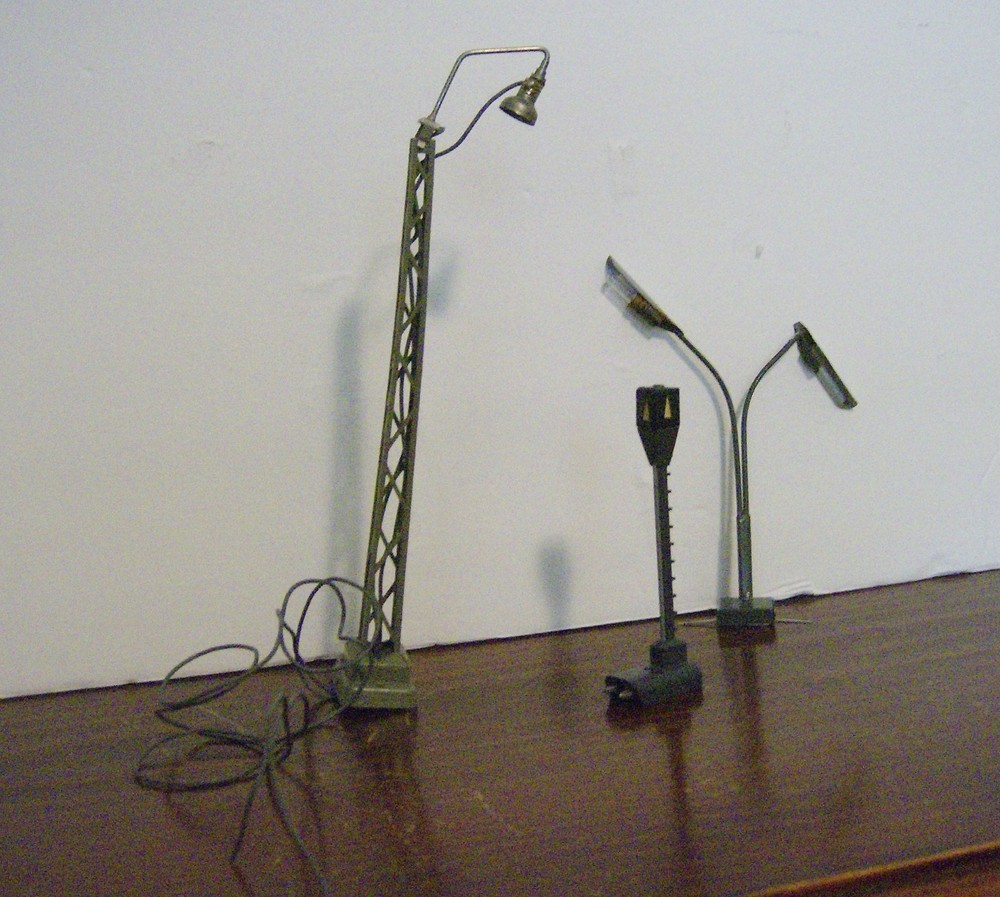3 ASSORTED LIGHTING FIXTURES * MARKLIN HO SCALE