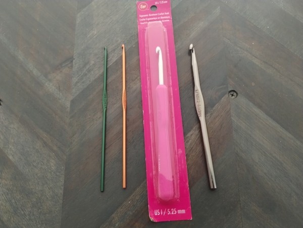 boye crochet hook  D E I & K set of 4
