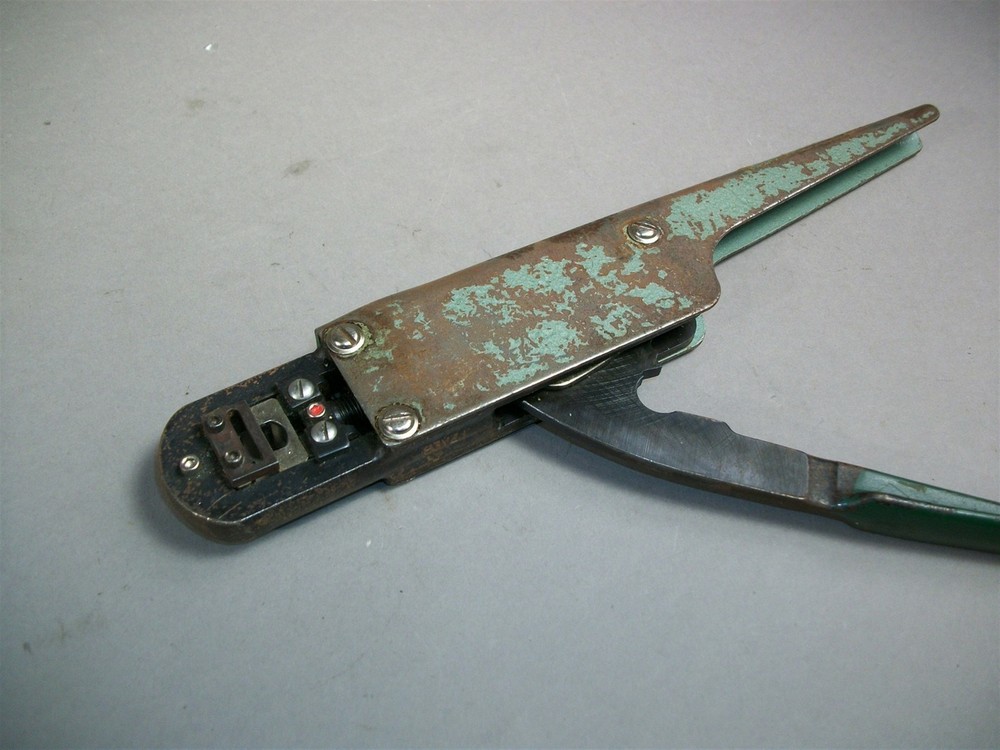 Burndy M8ND Hytool Crimping Tool includes a N10HET-13 Die Set