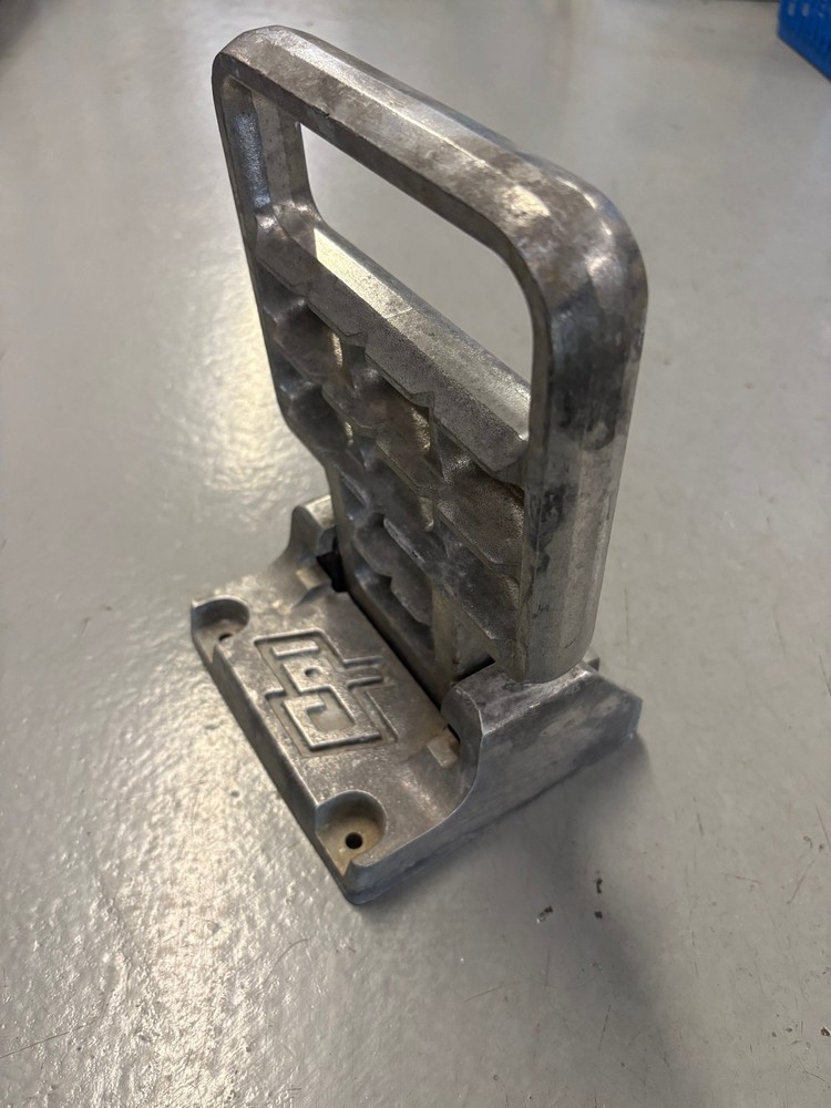 HD CAST ALUMINUM FOLDING STEP