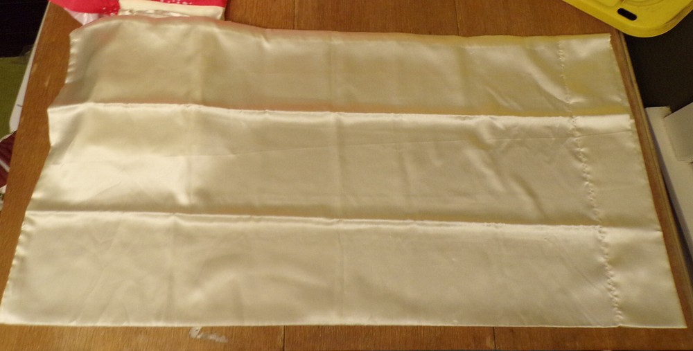 Unbranded 2 King Sized Ivory/Cream Pillowcases 100% Polyester