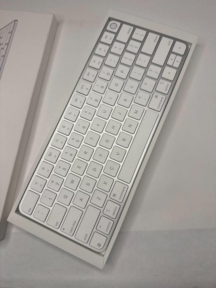 Apple Magic Keyboard w/ Touch ID (USB-C version) 2024 MXCK3LL/A - White
