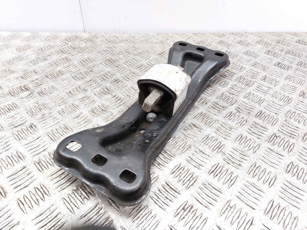 MERCEDES E CLASS C207 AUTOMATIC GEARBOX MOUNT BRACKET A2042422501 2014