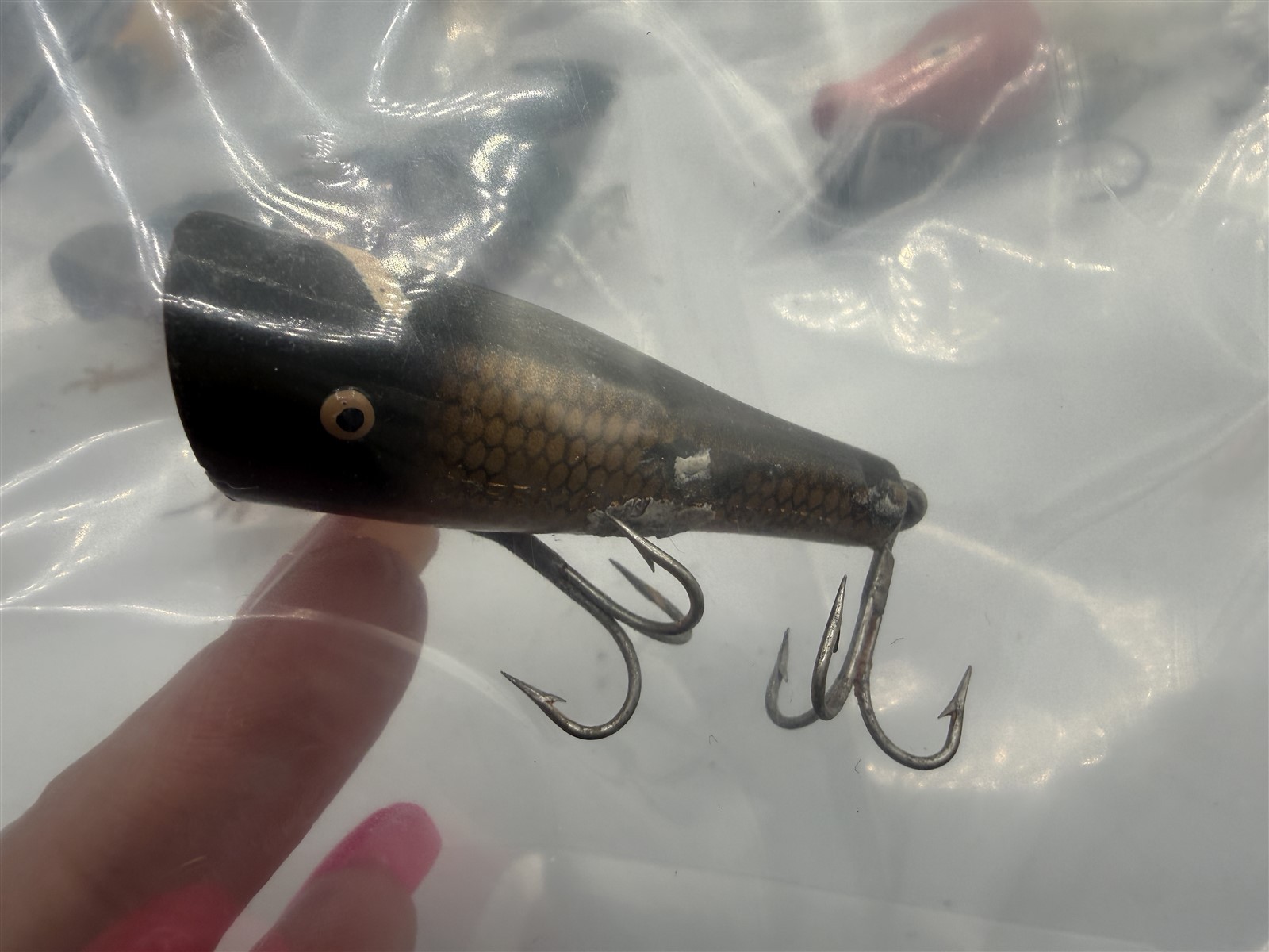 VINTAGE WOOD & PLASTIC FISHING LURE LOT OF 23