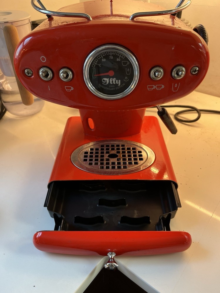 Illy E.S.E. And Ground Coffee Option Espresso Coffee Machine Red Good condition