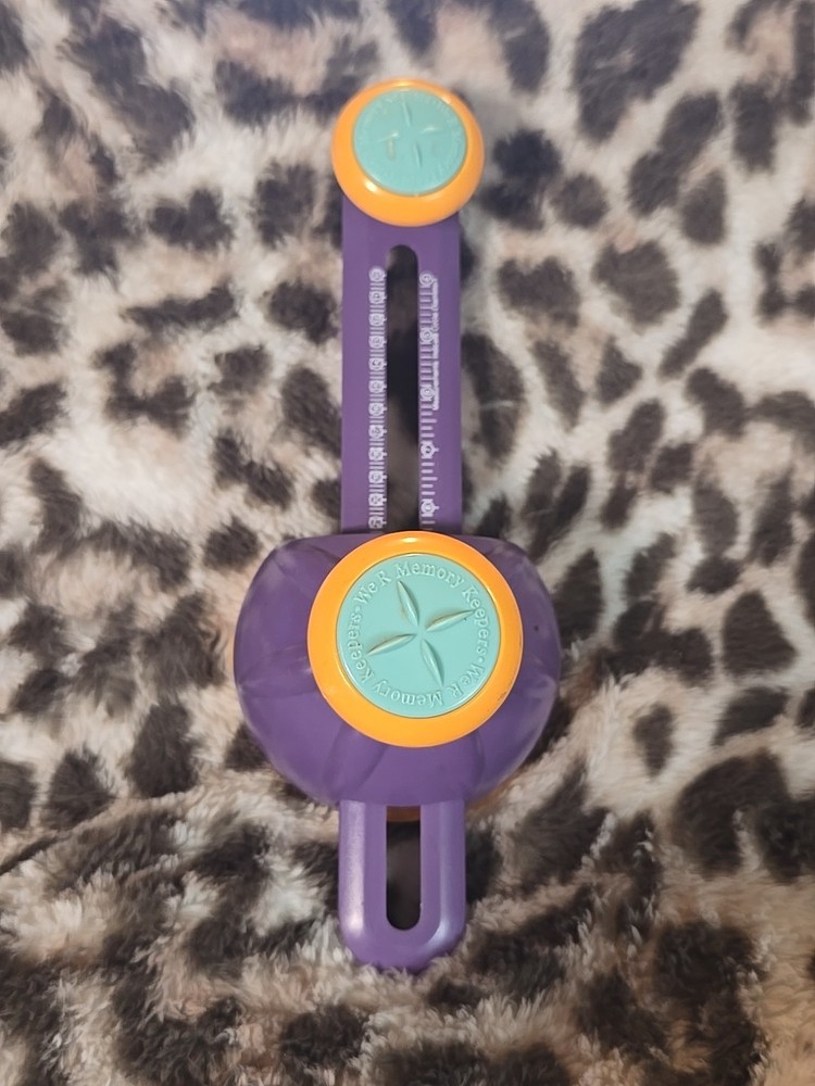We R Memory Keepers The Crafter's Magnetic Circle Cutter Tool
