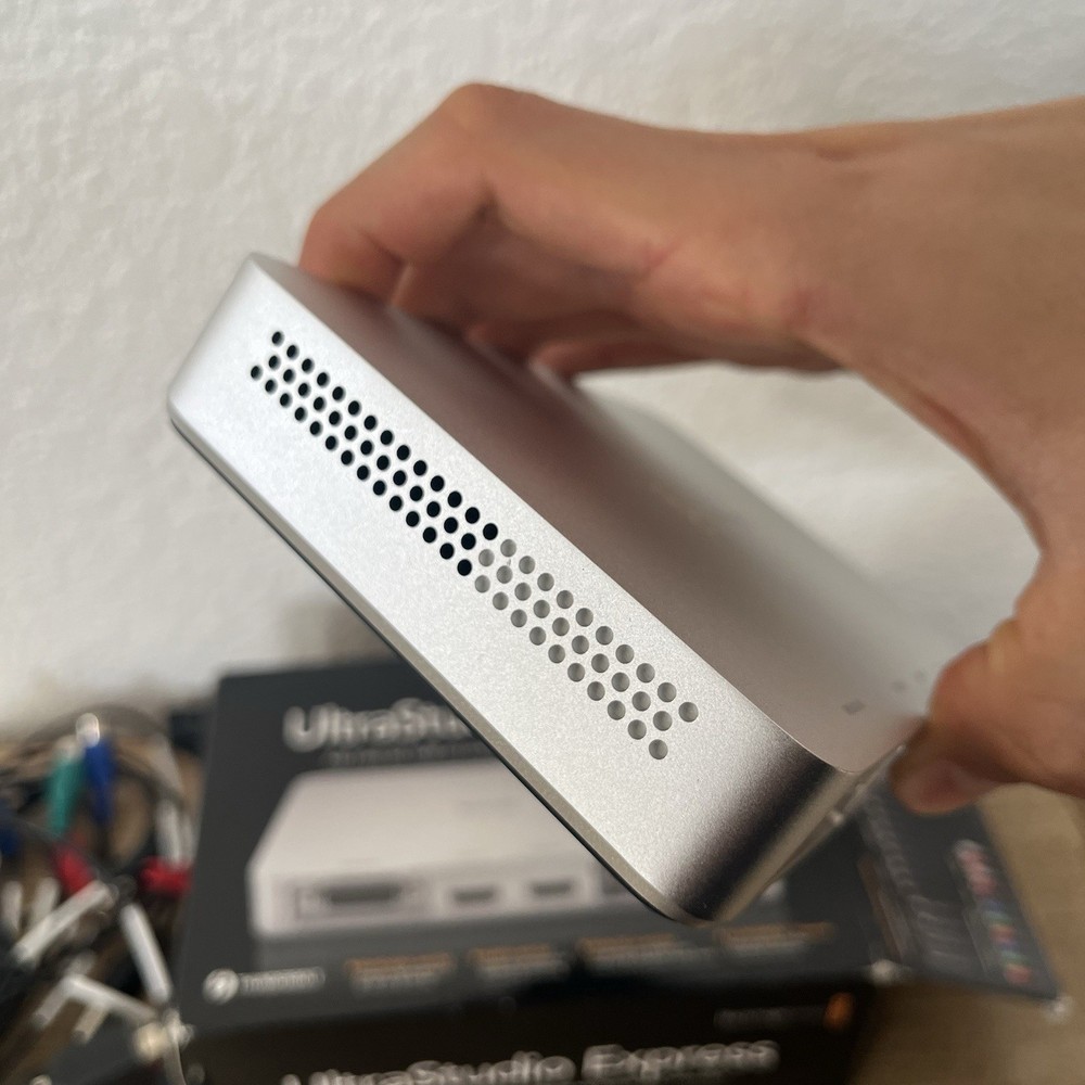 Blackmagic Design UltraStudio Express Thunderbolt Cables