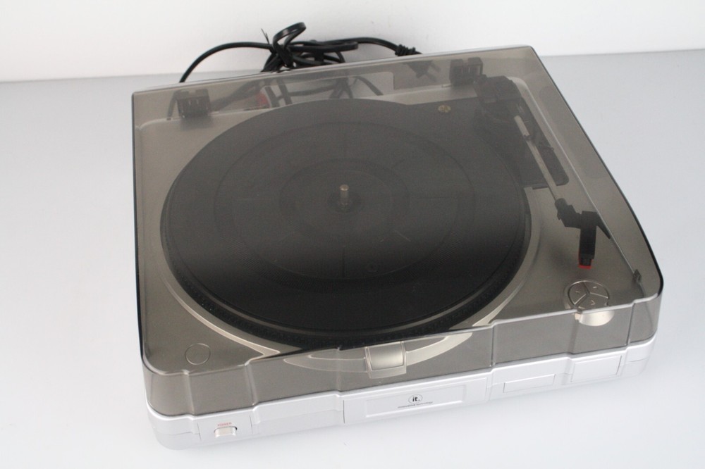 INNOVATIVE TECHNOLOGY IT ITUT-201SVR USB TURNTABLE (Needs New Needle)