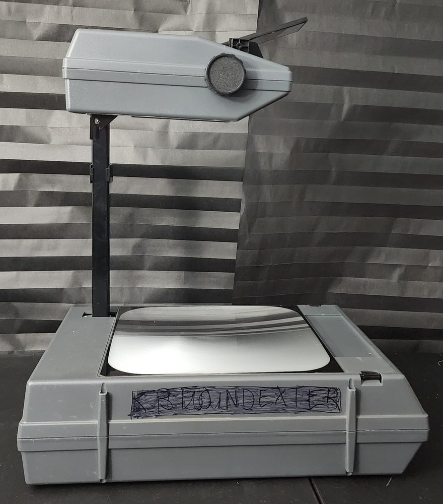 3M Visual Systems 2000 AG Portable Overhead Transparency Projector