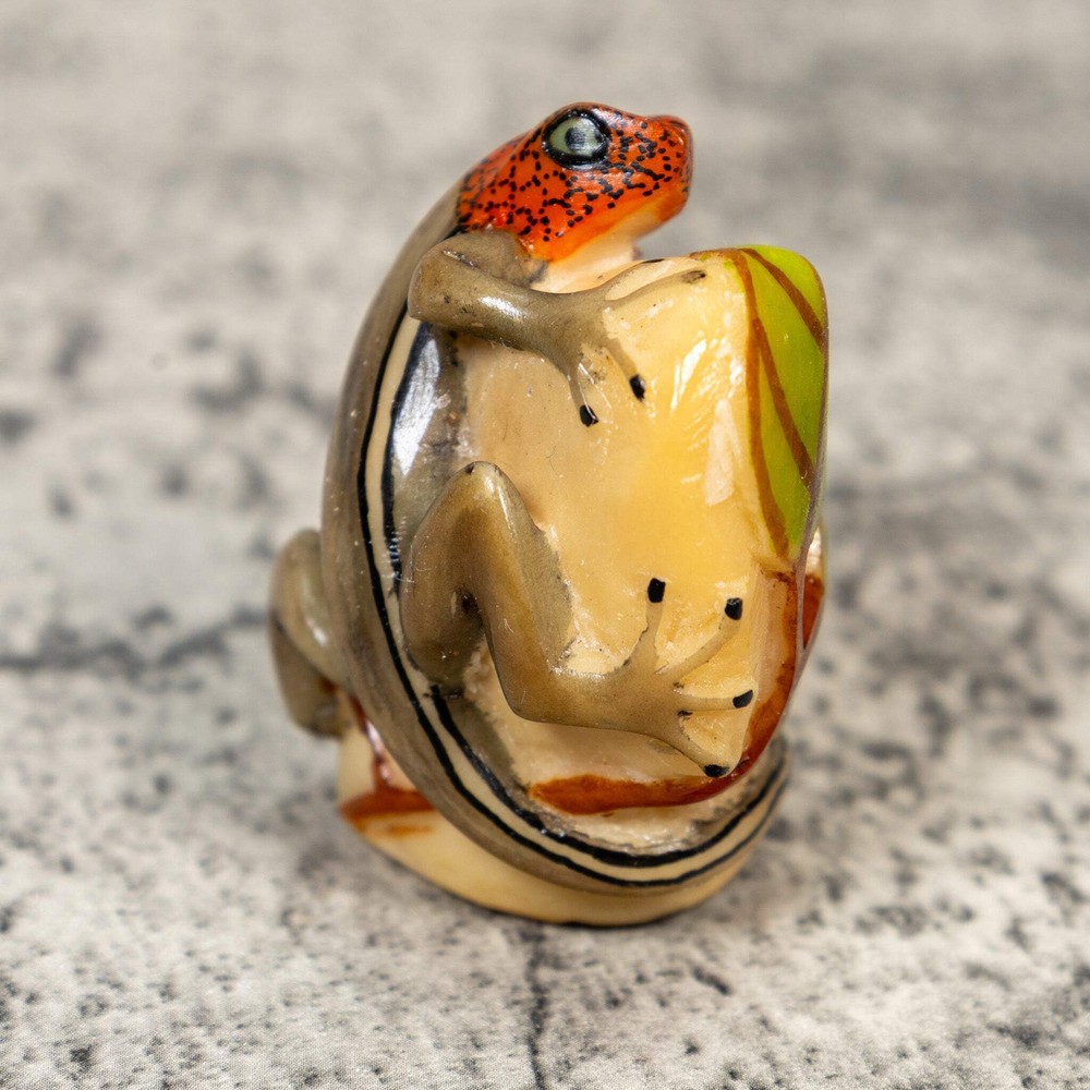 Redhead Gray Stripped Gecko Lizard Tagua Carving