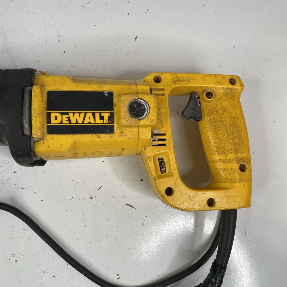 DeWalt DW305 Reciprocating Saw Type 2 WORKS (Read)