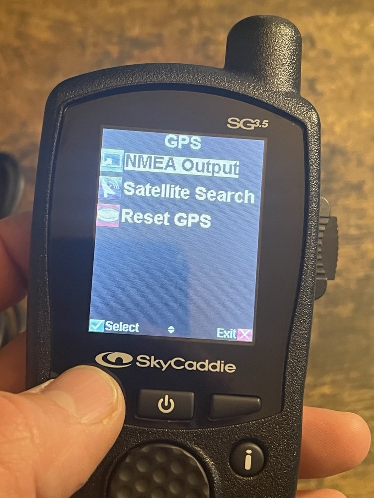SKYCADDIE SG3.5 Golf GPS Rangefinder & Usb Adapter. Powers On