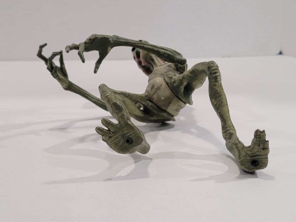 Alien Resurrection - Alien Figure 8" Tall
