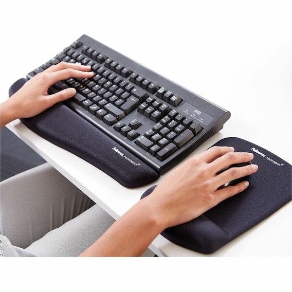 Fellowes 9252101 Wrist Rest, Black