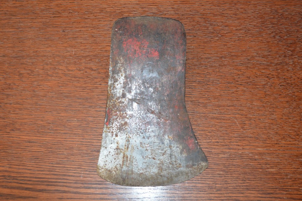 VINTAGE SINGLE BIT AXE HEAD w/RIBBED EYE (TRUE TEMPER)- LOGGING CAMP BUSHCRAFT-E