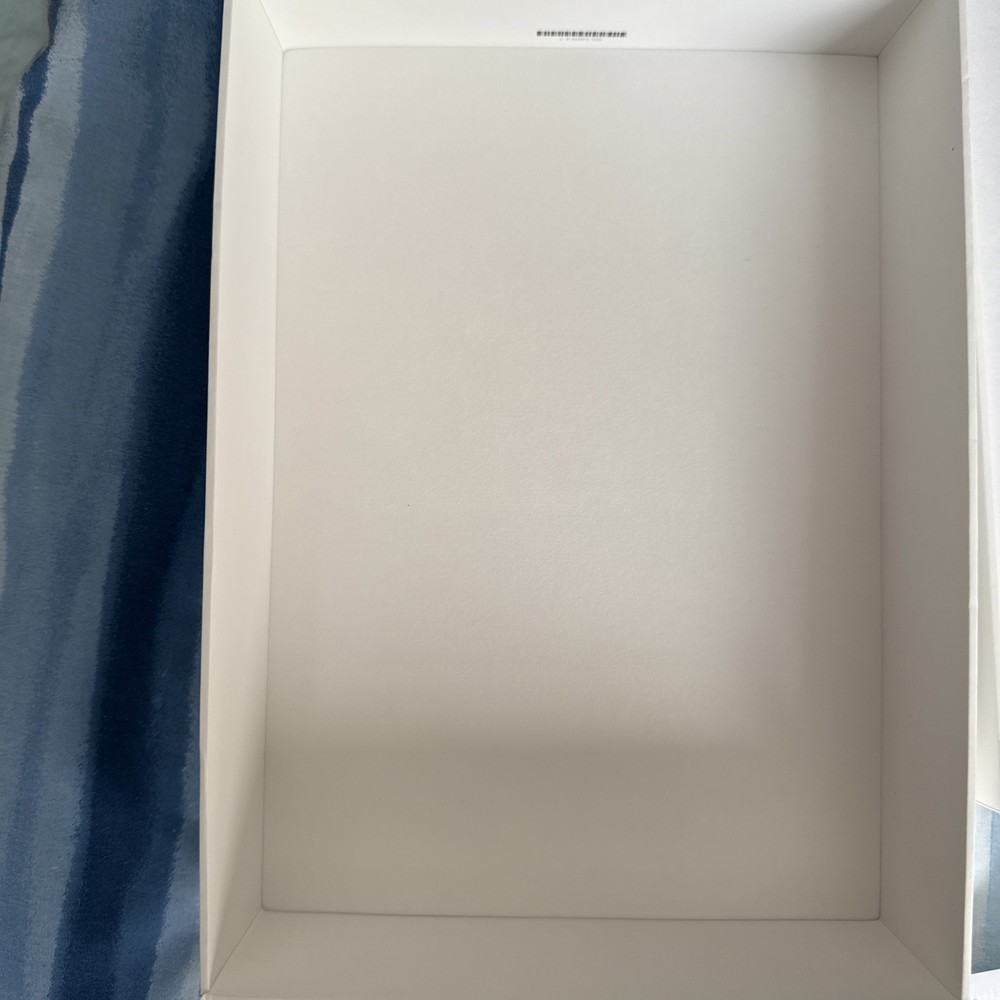 iPad 9th Generation Wi-Fi 64GB Space Gray (EMPTY BOX ONLY)