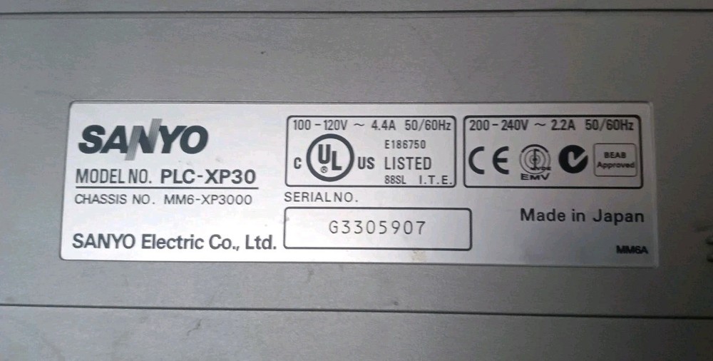 Working Sanyo PLC-XP30 Large Venue Presentation Projector PRO xtraX Multimedia
