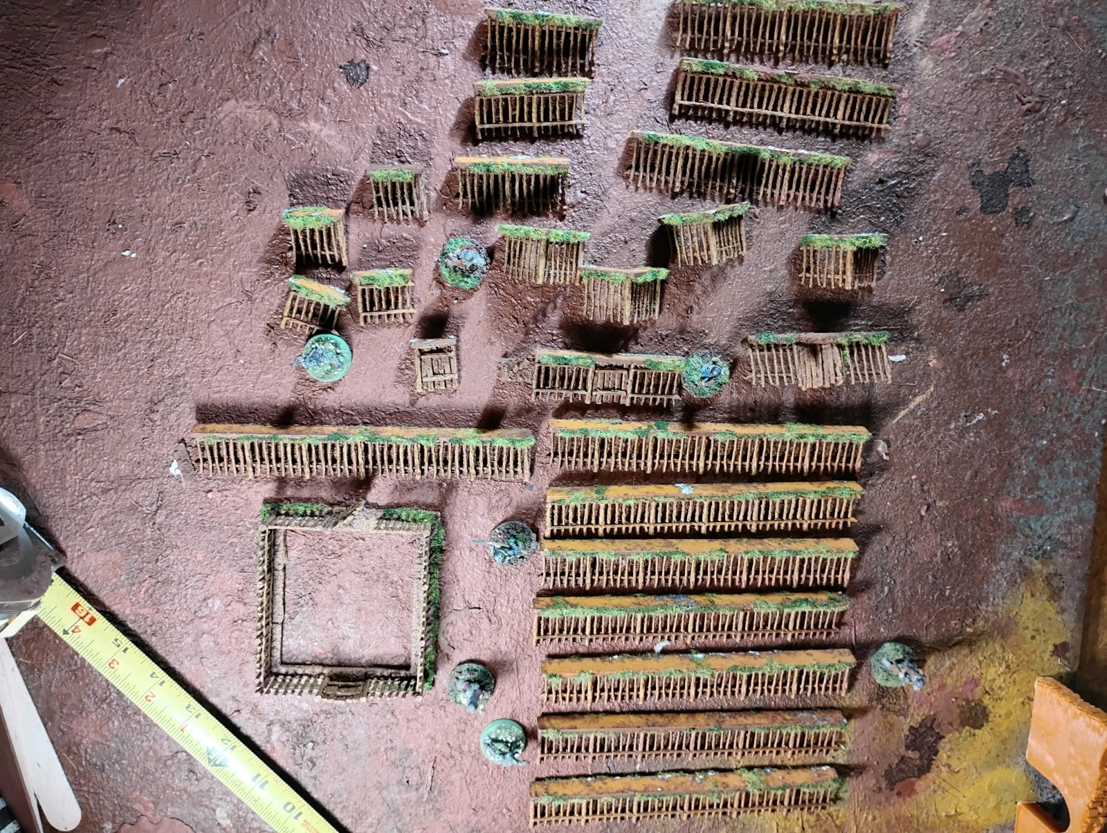 Wooden Fences Wargame Terrain 29pc of fence 108"- 9 feet Painted - 25mm 28mm