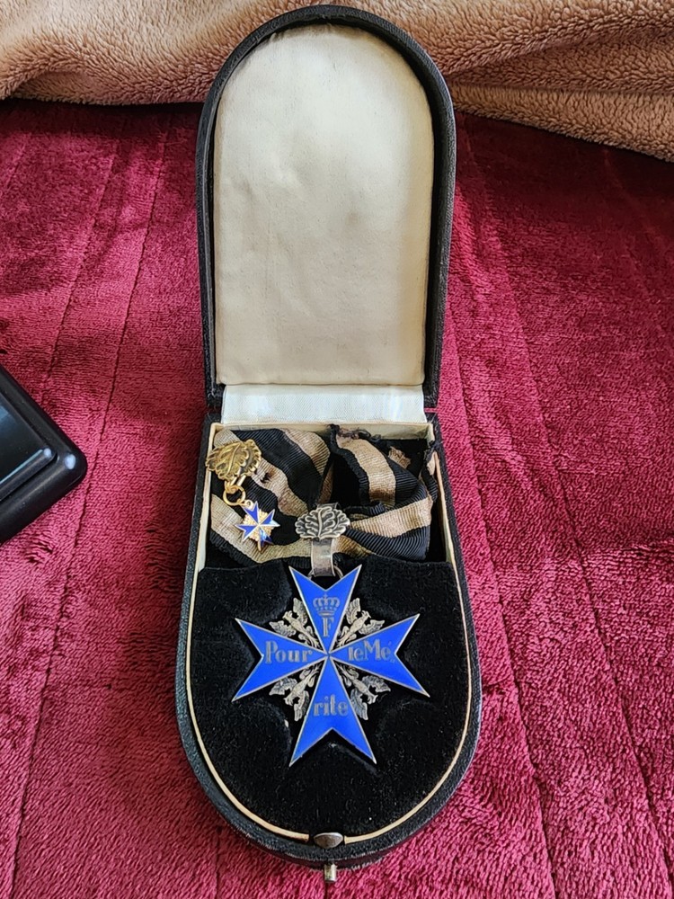 Pour le merite original 1930's with issue case.