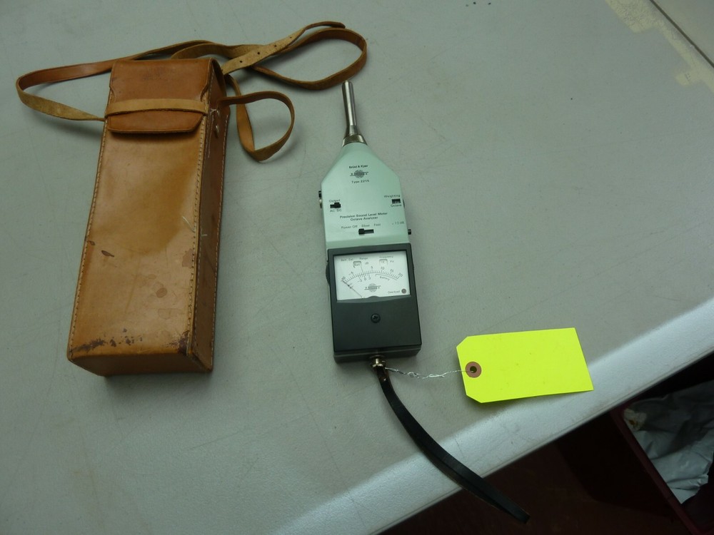 Bruel Kjaer Type 2215 Portable Precision Sound Level Meter Octave Analyzer