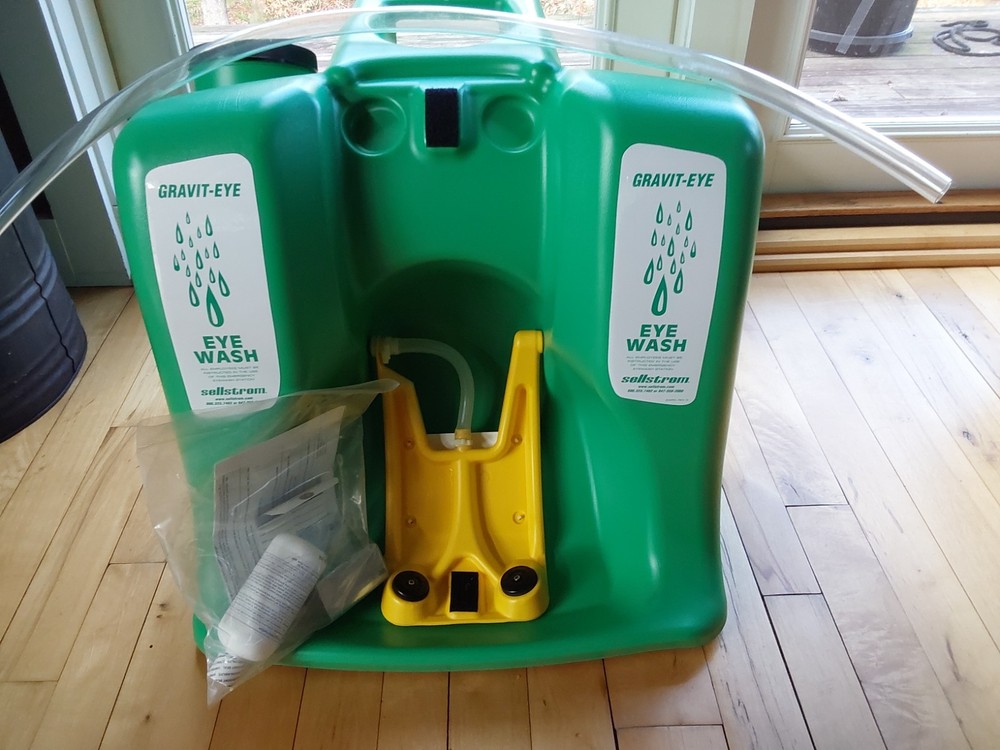 Sellstrom Portable Eye Wash Station, Gravity Flow Emergency Washing (S90320)
