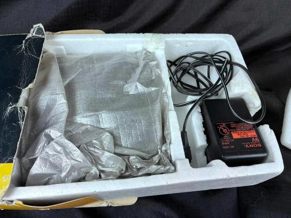 Sony Discman D-33 CD Compact Player