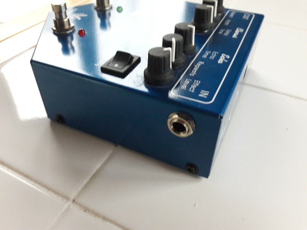 Visual Sound H2O Chorus and Echo / Delay Version 1 Effects Pedal
