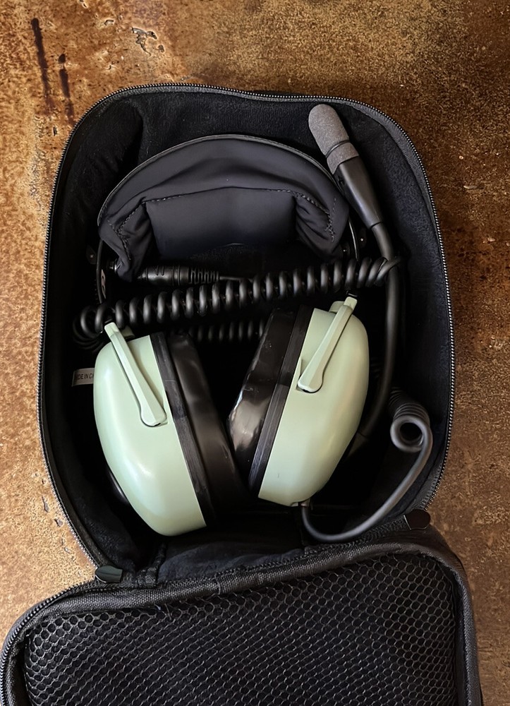 David Clark Model H20-16 Pilot Headset