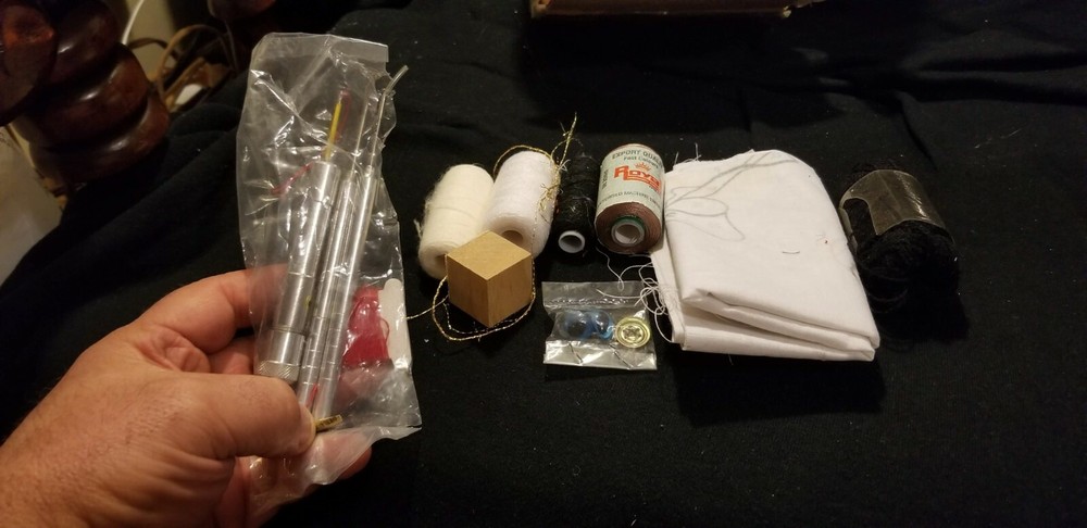 PUNCH EMBROIDERY SET WITH 44 DIFFERENT COLORS & 3 PUNCH NEEDLES + HOOKLOOP BLOCK