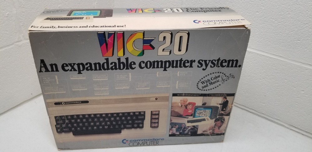 Vintage Commodore VIC-20 Computer System W/ Box Manual & Cords Powers Up