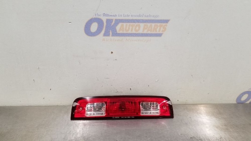 18 DODGE RAM 1500 HIGH MOUNTED STOP LIGHT INCANDESCENT