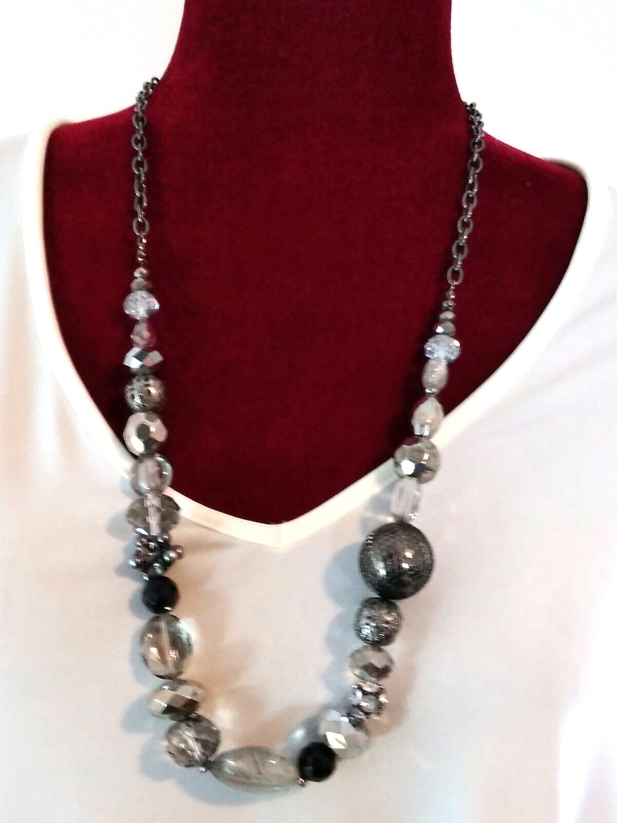 Vintage~~Beautiful Smoky Gray & Iridescent Stones on Gunmetal 30" Necklace