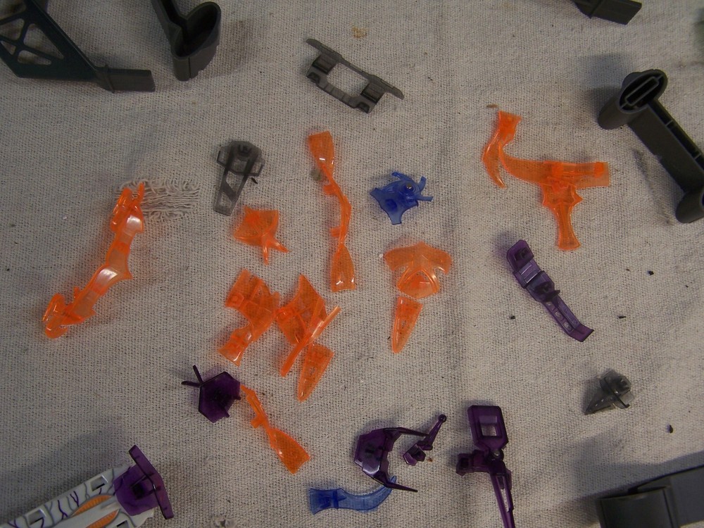 HEX BUG battle arena and 5 bugs with parts nice shape