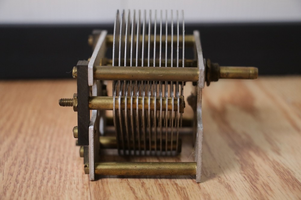 1x SPLENDID DE LUXE MODEL A RADIO Replacement variable tuning capacitor