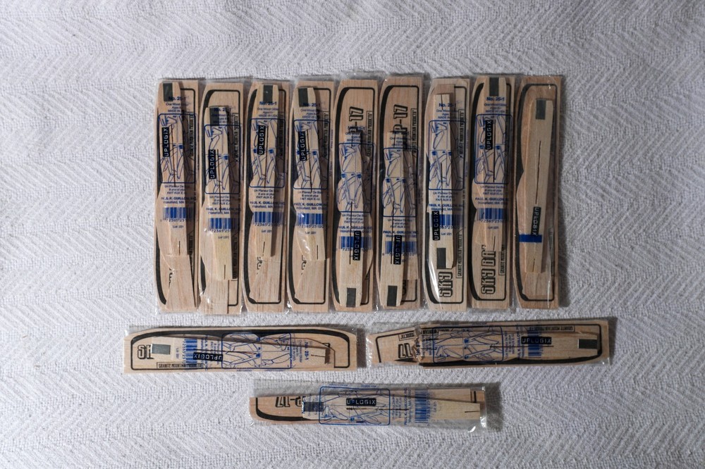 9 New Small Balsa Glider Kit Model Toy Airplanes w/ 3 replacements