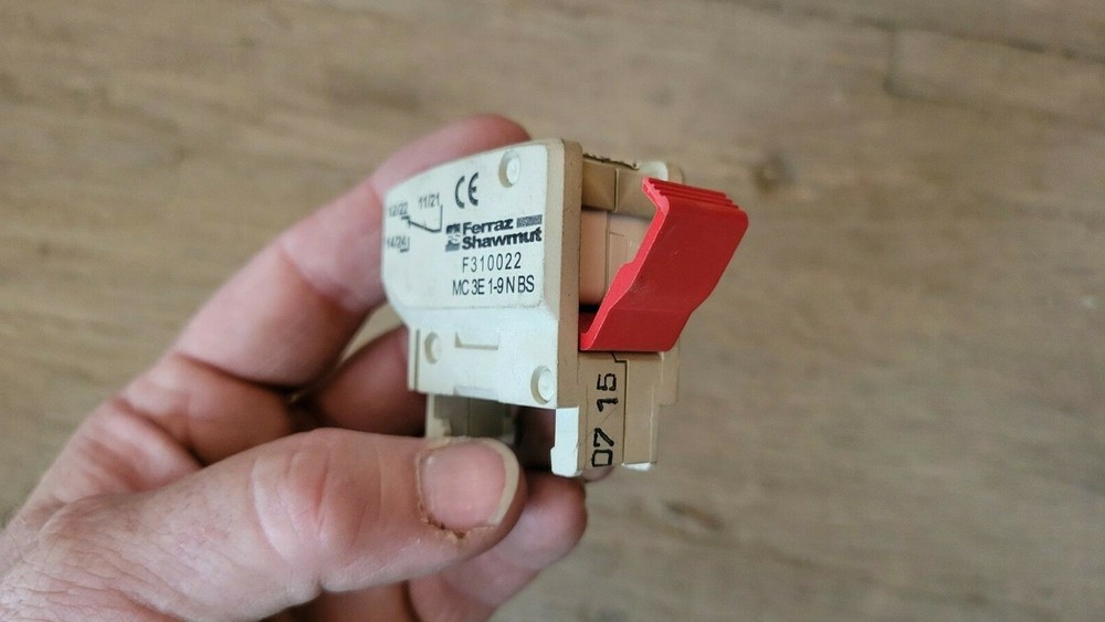 MC3E1-9 NBS FERRAZ SHAWMUT MERSEN F310022C MICROSWITCH MICRO-CONTACT
