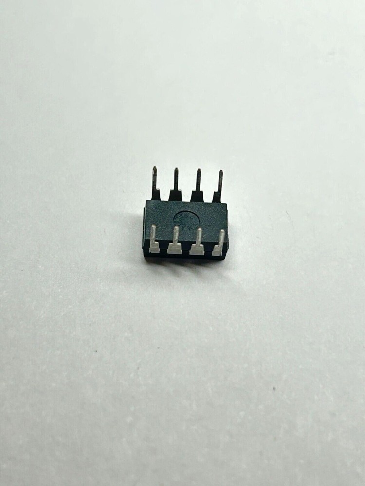 National Semiconductor 93CS46N Integrated Circuit
