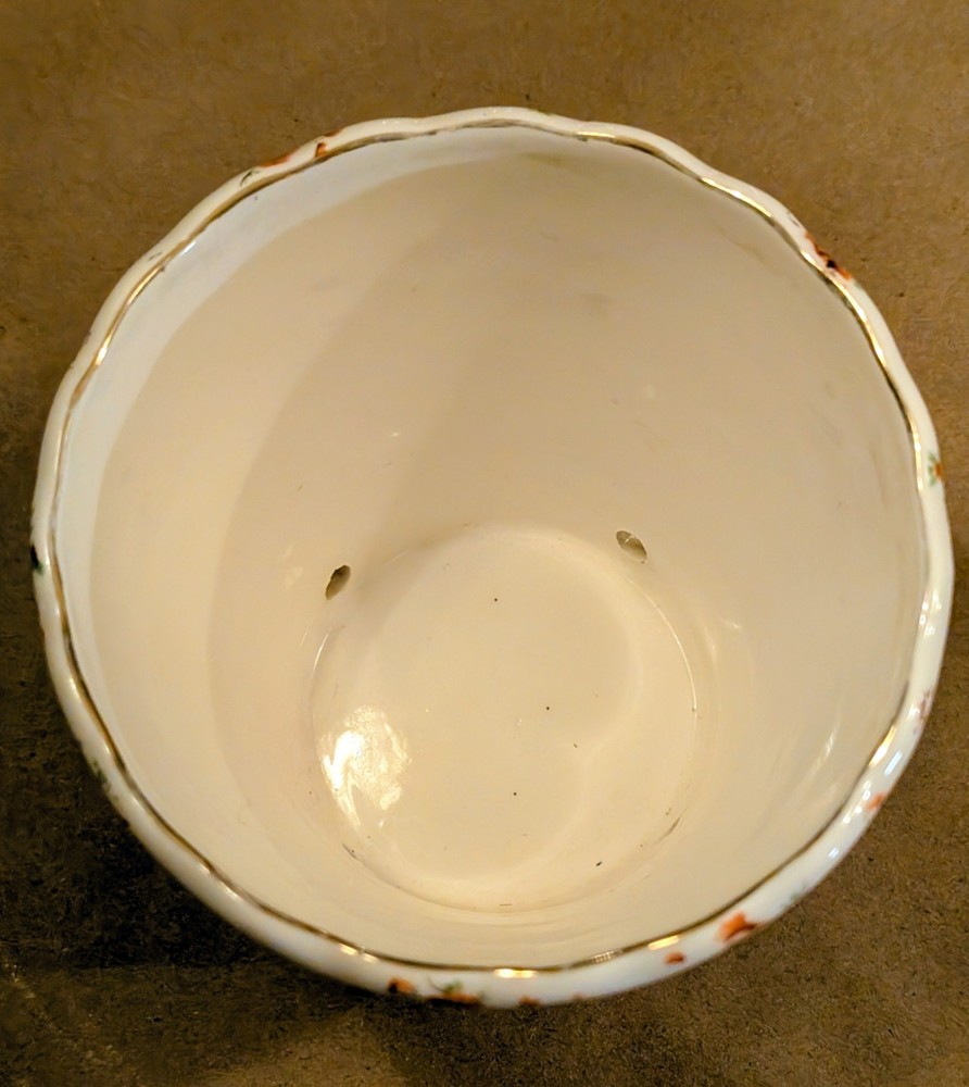 Small MM Japan Planter. Rose Pattern. 4" Tall. 4 1/2" Diameter. Great Condition.