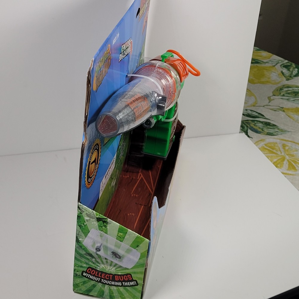 Nature Bound Bug Catcher , Bug Vacuum, ages 3+ New (B-4)