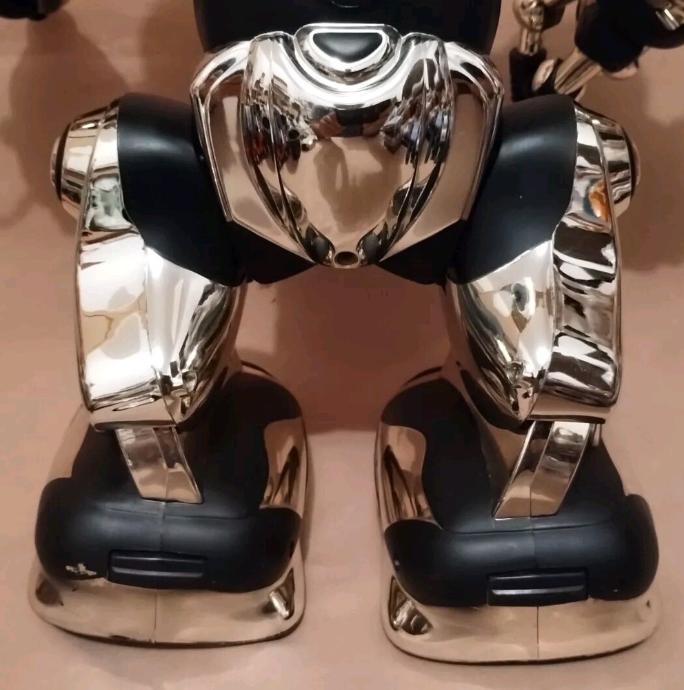 2004 WOWWEE ROBOSAPIEN Chrome Silver Robot w/ Remote Control ~ WORKS GREAT!