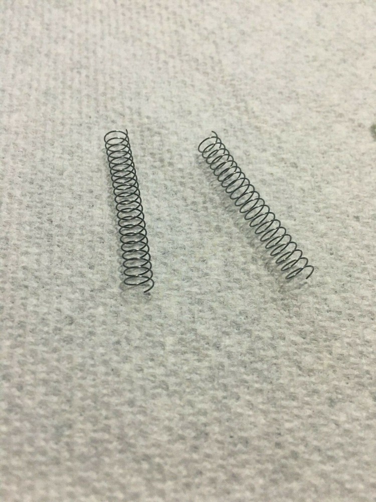 LIONEL 151 SEMAPHORE SPRING  151-27 NEW (2 SPRINGS)