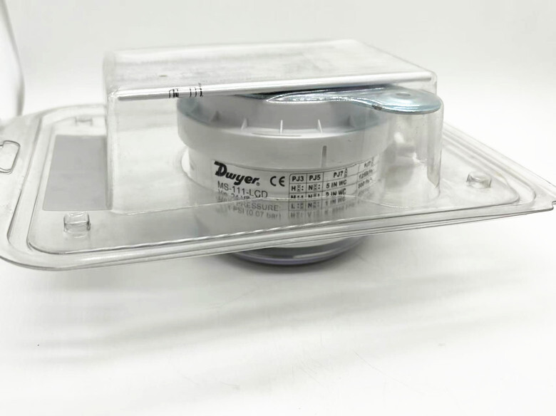 1pcs NEW Dwyer differential pressure sensor MS-111-LCD