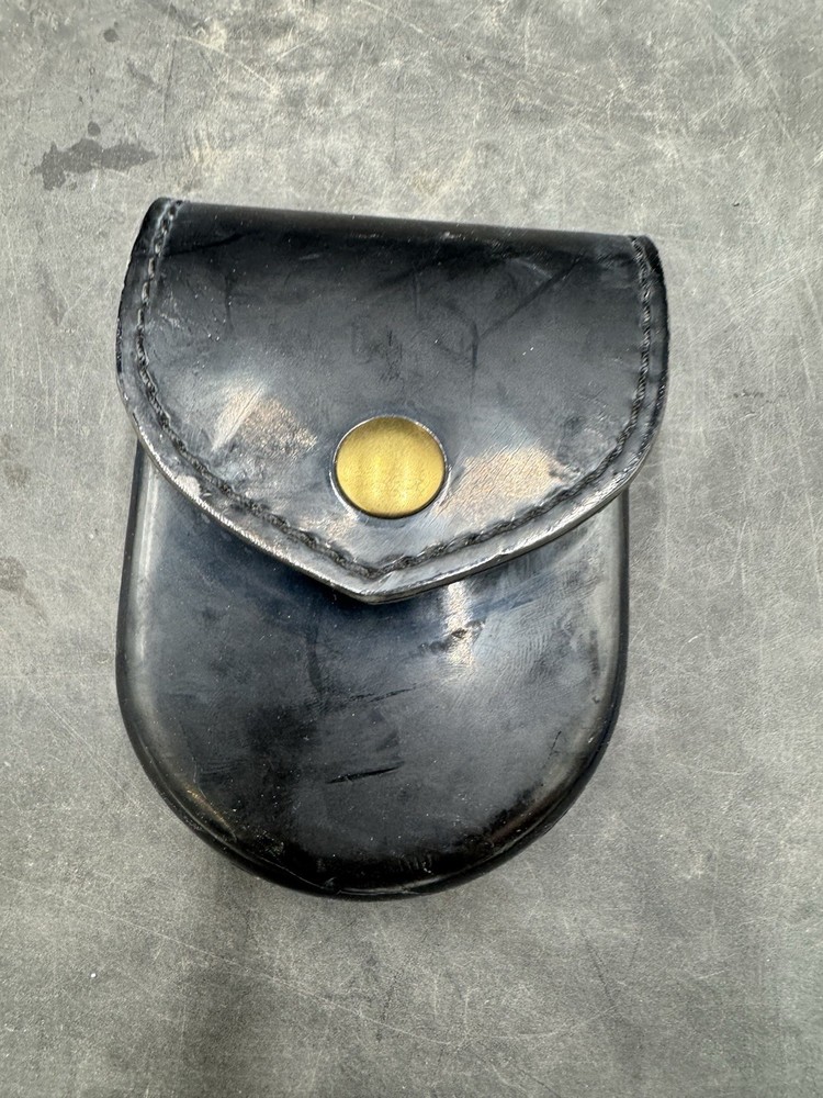 Safariland model 90 Handcuff Pouch Gloss